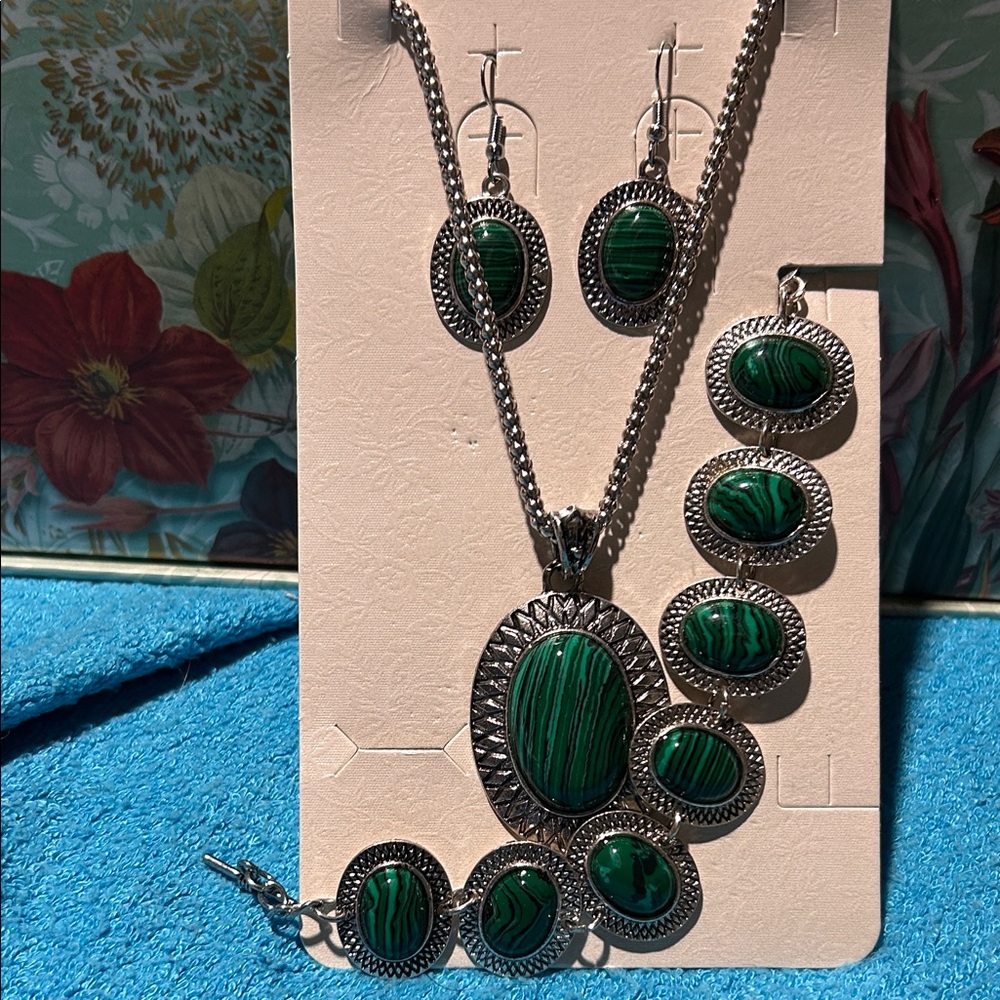 Elegant Green Malachite and Silver Jewelry Set